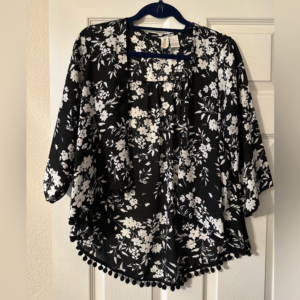 Casual open front loose jacket top 3/4 sleeve with pompoms around edges